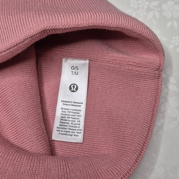 ✨️ Lululemon Soft Pink Knit Beanie Hat Warm Revelation - Picture 2 of 3